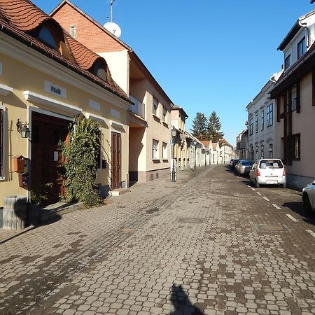 Csillagvirág Apartman Mosonmagyarovar Exterior foto