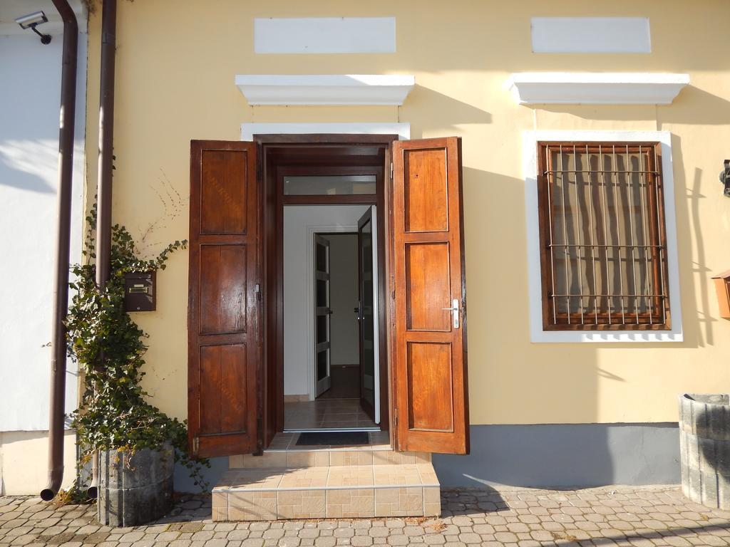 Csillagvirág Apartman Mosonmagyarovar Exterior foto